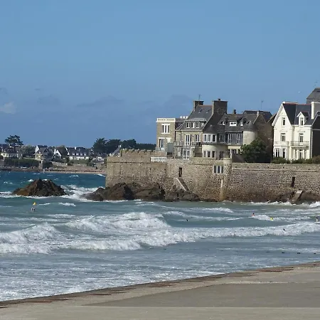 Philomène Saint-Malo